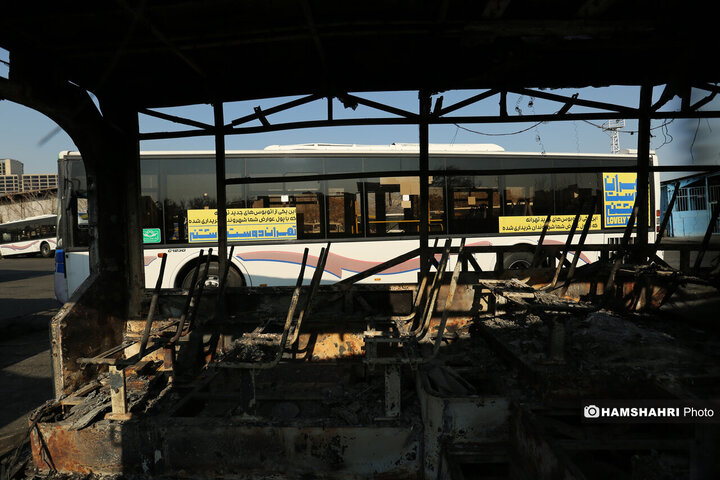 آسیب و تخریب به اتوبوس های عمومی در جریان اغتشاشات در تهران