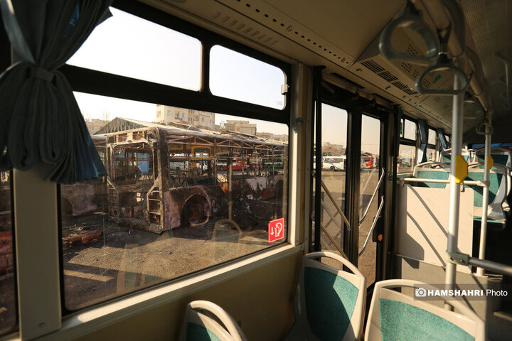 آسیب و تخریب به اتوبوس های عمومی در جریان اغتشاشات در تهران