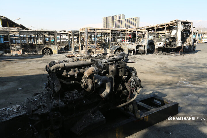 آسیب و تخریب به اتوبوس های عمومی در جریان اغتشاشات در تهران