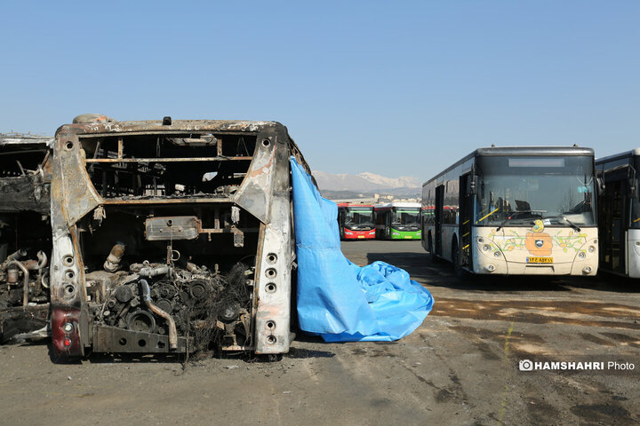 آسیب و تخریب به اتوبوس های عمومی در جریان اغتشاشات در تهران