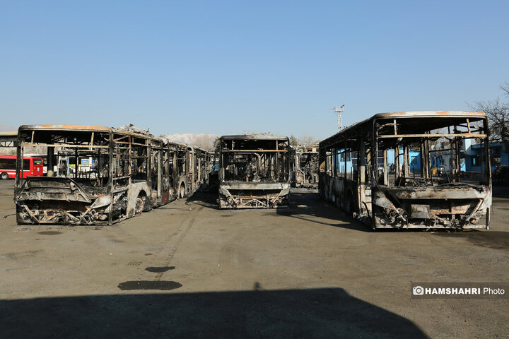 آسیب و تخریب به اتوبوس های عمومی در جریان اغتشاشات در تهران