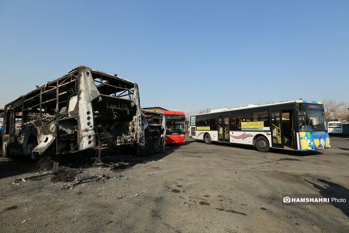 آسیب و تخریب به اتوبوس های عمومی در جریان اغتشاشات در تهران