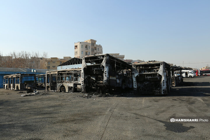 آسیب و تخریب به اتوبوس های عمومی در جریان اغتشاشات در تهران