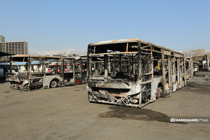 آسیب و تخریب به اتوبوس های عمومی در جریان اغتشاشات در تهران