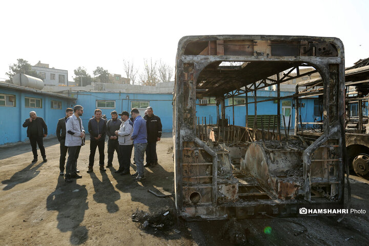 آسیب و تخریب به اتوبوس های عمومی در جریان اغتشاشات در تهران