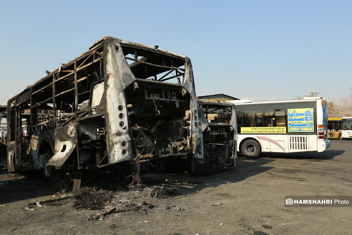آسیب و تخریب به اتوبوس های عمومی در جریان اغتشاشات در تهران