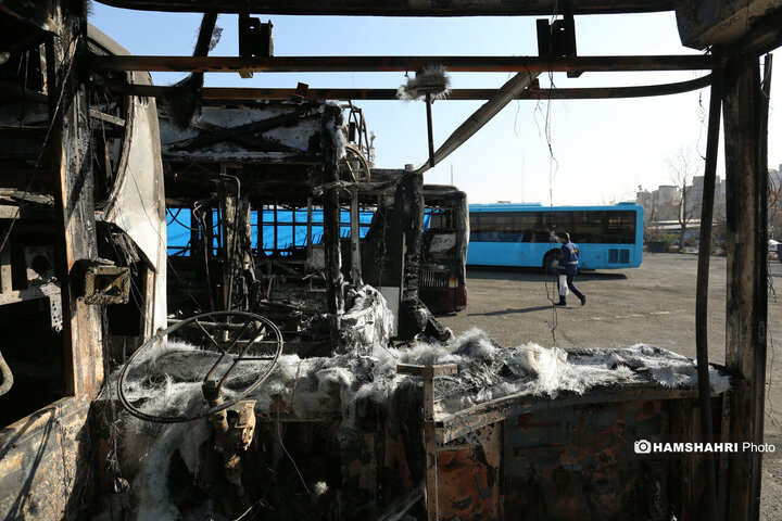 آسیب و تخریب به اتوبوس های عمومی در جریان اغتشاشات در تهران