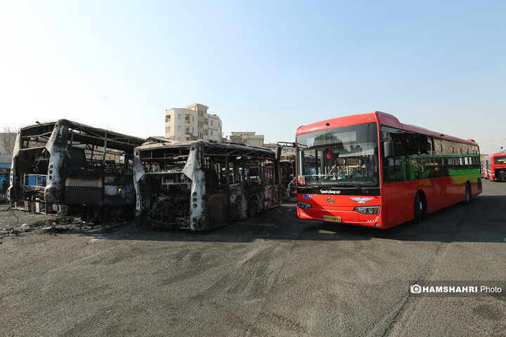 آسیب و تخریب به اتوبوس های عمومی در جریان اغتشاشات در تهران
