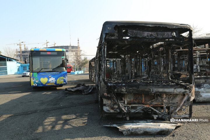 آسیب و تخریب به اتوبوس های عمومی در جریان اغتشاشات در تهران