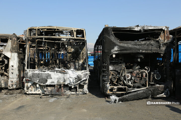 آسیب و تخریب به اتوبوس های عمومی در جریان اغتشاشات در تهران