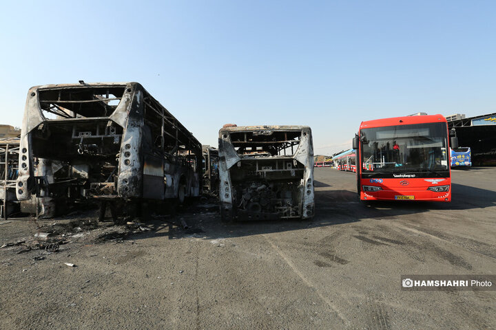 آسیب و تخریب به اتوبوس های عمومی در جریان اغتشاشات در تهران