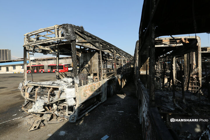 آسیب و تخریب به اتوبوس های عمومی در جریان اغتشاشات در تهران