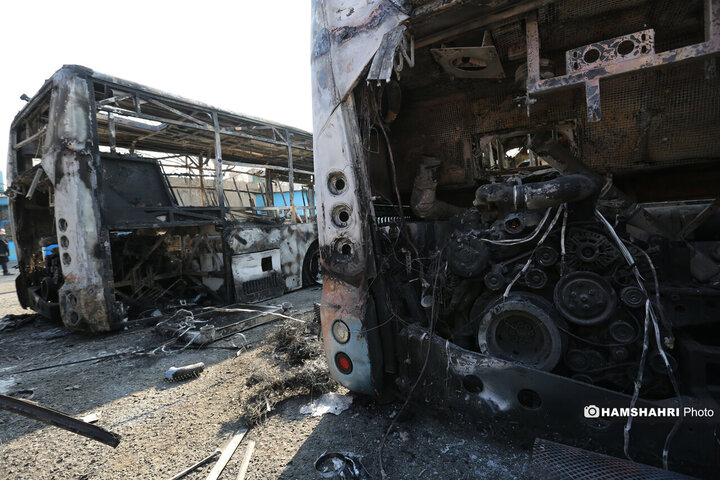 آسیب و تخریب به اتوبوس های عمومی در جریان اغتشاشات در تهران