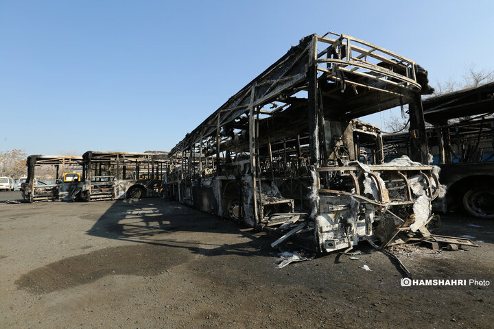 آسیب و تخریب به اتوبوس های عمومی در جریان اغتشاشات در تهران