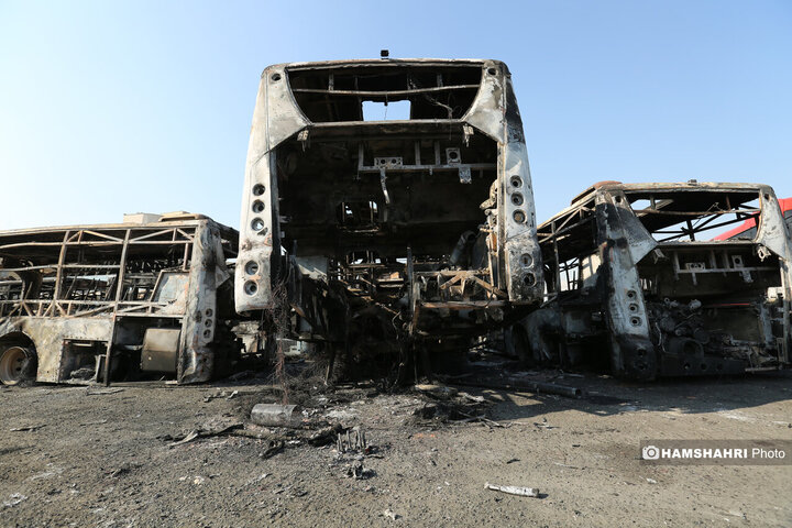 آسیب و تخریب به اتوبوس های عمومی در جریان اغتشاشات در تهران