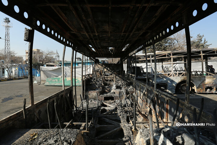 آسیب و تخریب به اتوبوس های عمومی در جریان اغتشاشات در تهران