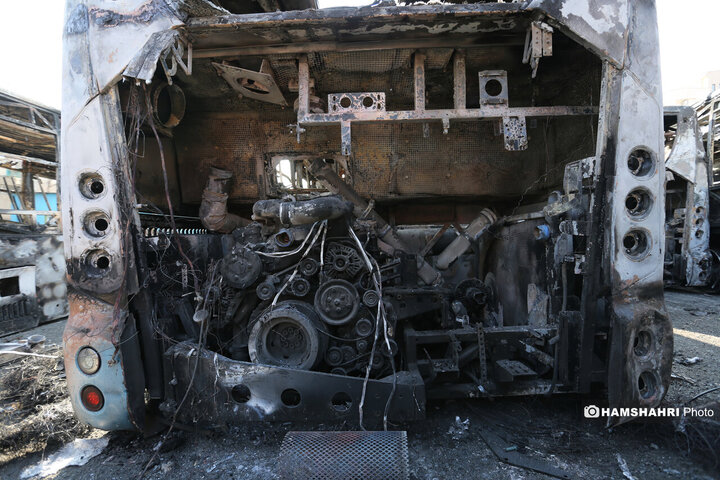 آسیب و تخریب به اتوبوس های عمومی در جریان اغتشاشات در تهران