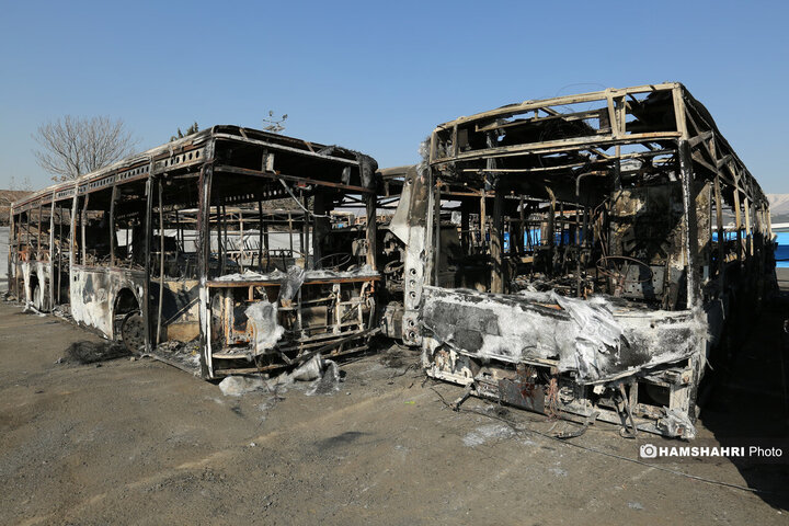 آسیب و تخریب به اتوبوس های عمومی در جریان اغتشاشات در تهران