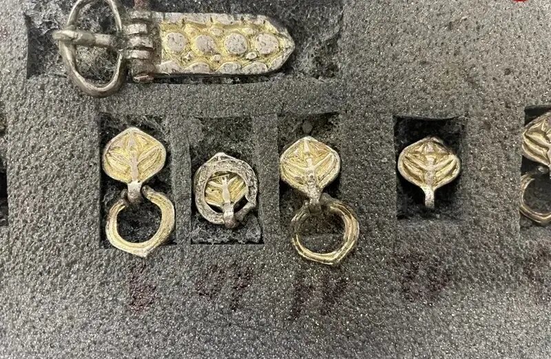 گنجینه طلایی در مقبره هزار ساله سه جنگجو | عکس