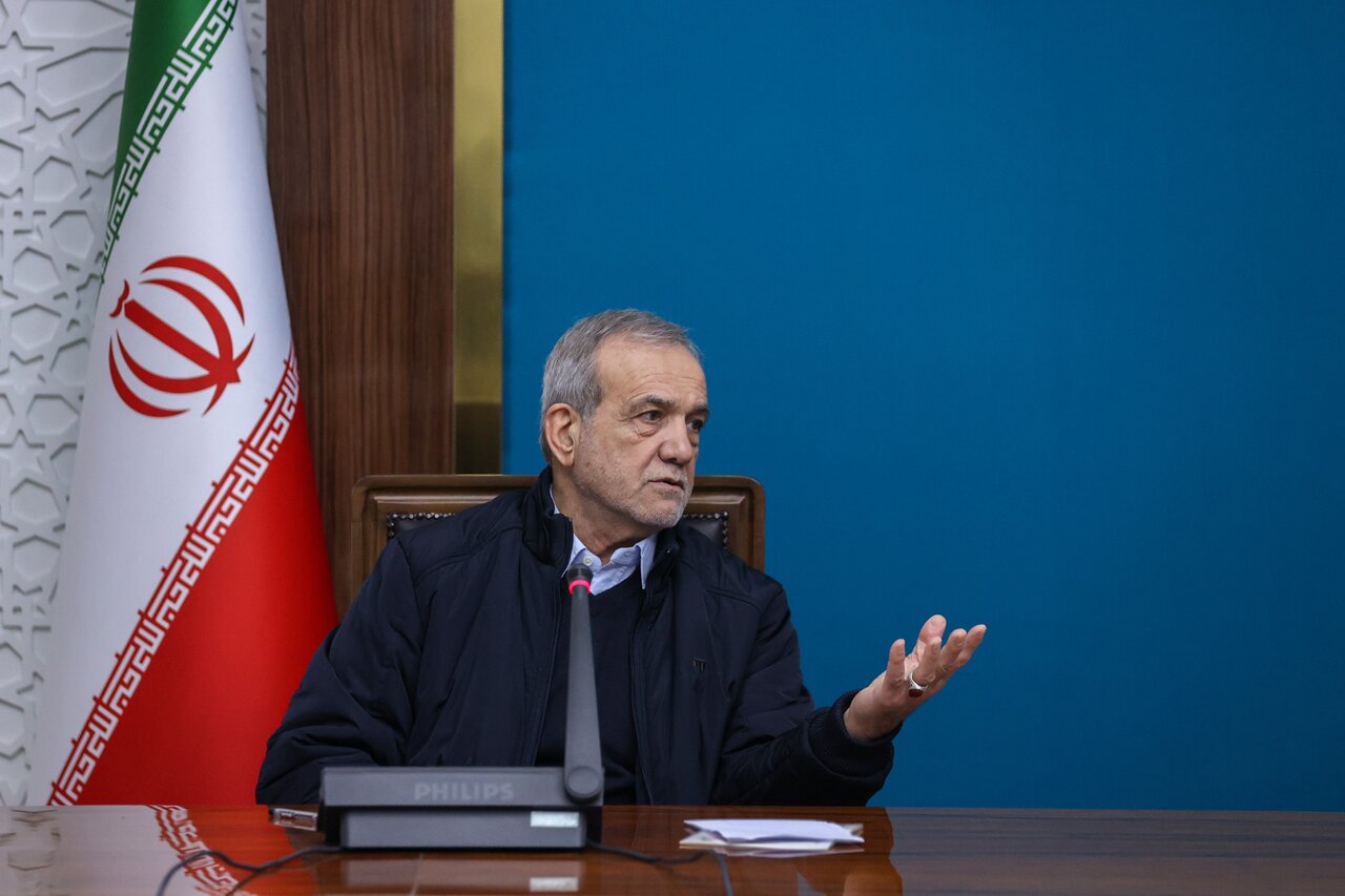 مجمع تشخيص -پزشكيان