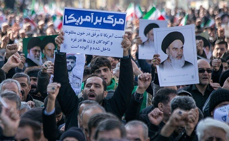 خداحافظی باشکوه با مدافعان شهر