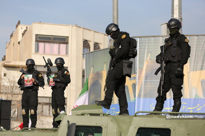 اجتماع مردم در میدان انقلاب