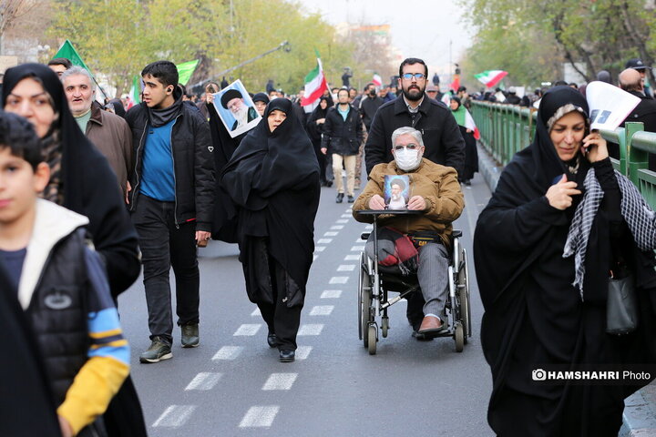 اجتماع مردم در میدان انقلاب