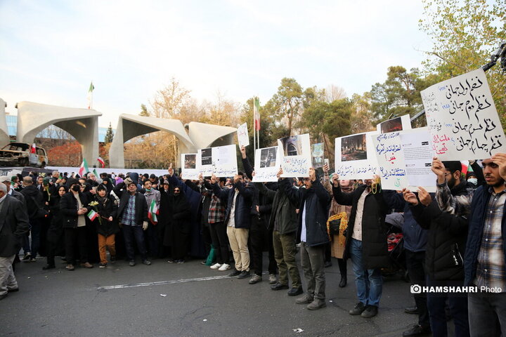 اجتماع مردم در میدان انقلاب