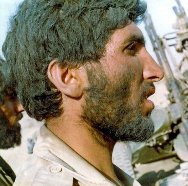 این عکس خود جنگ است! | سردار رشید یک شبه پیر شد و موهای سفیدش چند برابر