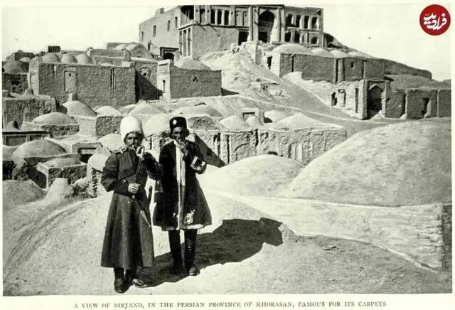 عکس اولین مردهای ایرانی سیگار به دست