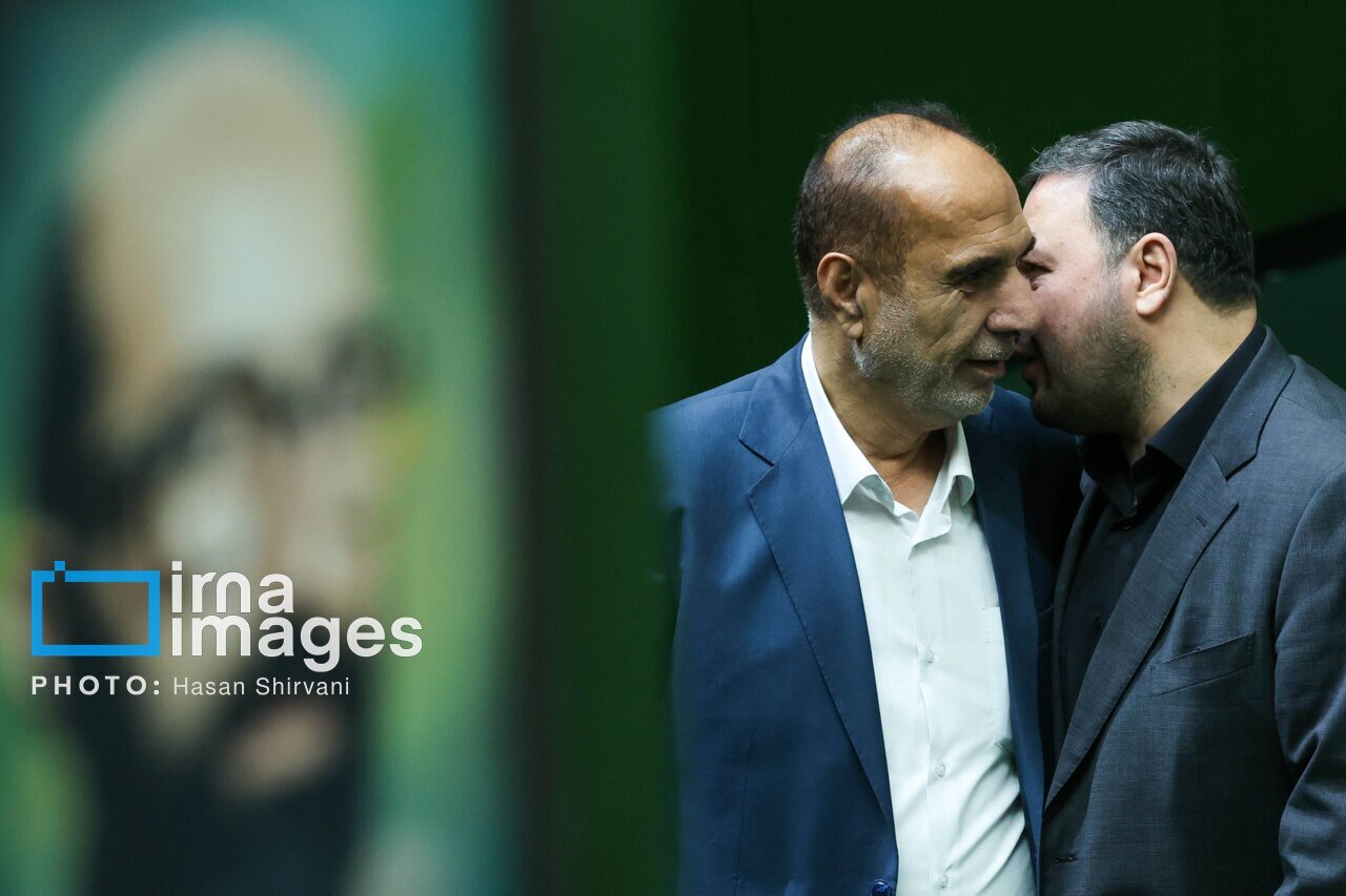 حرف‌های درگوشی نمایندگان مجلس! | تصاویر