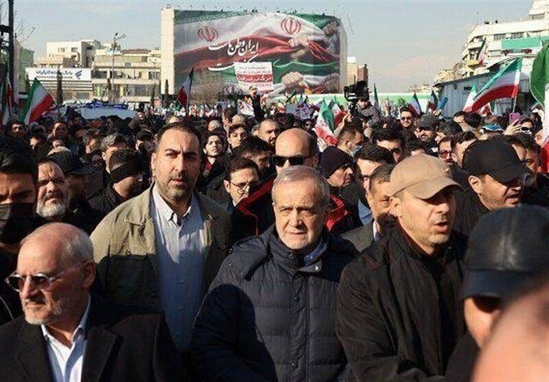 پزشکیان در گردهمایی مردمی همبستگی ملی + عکس