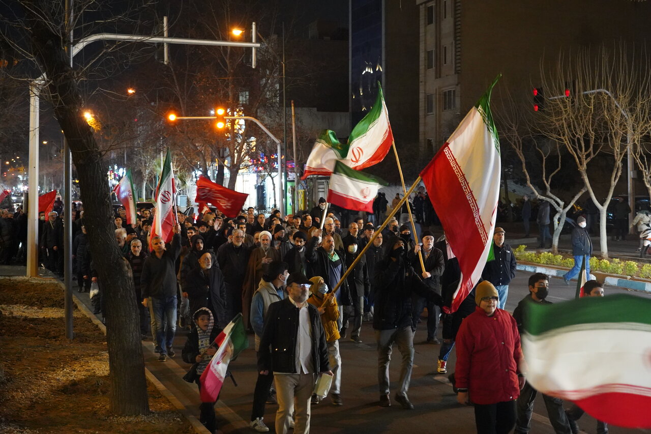 ایران... تو بمان!