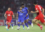 تراکتور از پس استقلال نصف‌ونیمه برنیامد | آبی ها جای پرسپولیس را گرفتند