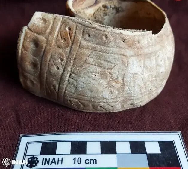 «دستبندهای صدفی» باستانی در اعماق یک غار | عکس