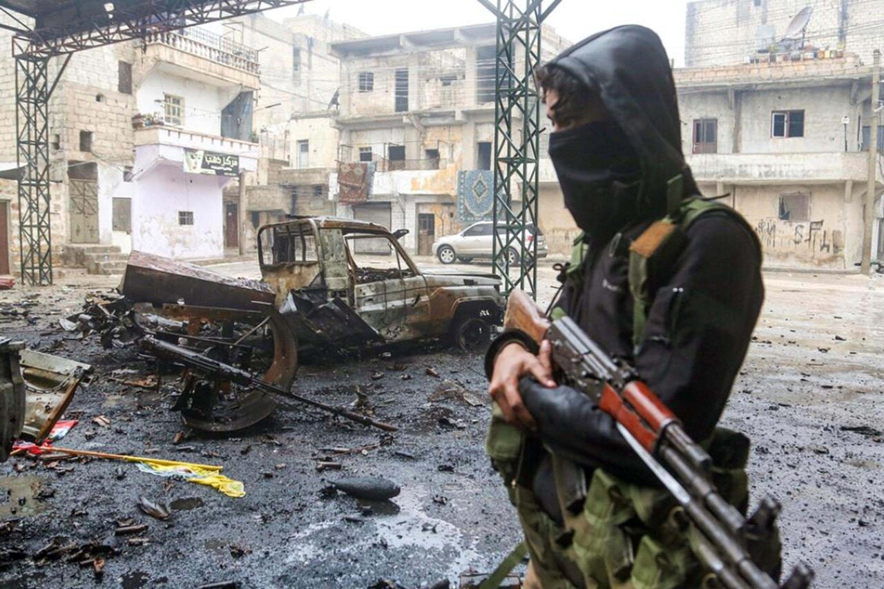 تخریب تجهیزات نظامی و آتش سوزی های شدید در حلب | ببینید