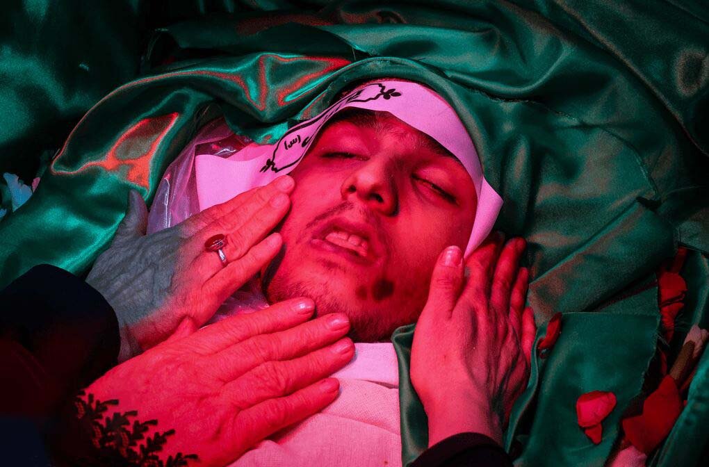 آفتاب نو – تصاویر واضح از چهره شهیدان آشوب ها؛ وداع آخر خانواده ها با شهیدانشان را ببینید