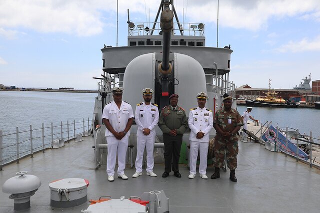 ناوگروه ایرانی وارد آبهای آفریقای جنوبی شد