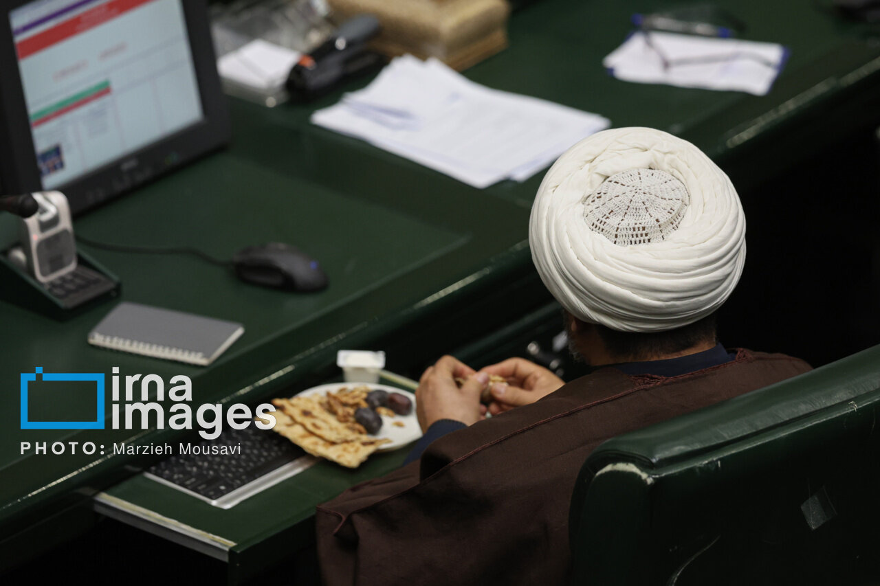 نمایی متفاوت از جلسه علنی امروز مجلس + عکس