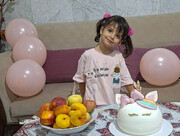 کاپشن صورتی دیگر؛ ملینای ۳ ساله که تروریست‌ها جانش را گرفتند | تصاویر