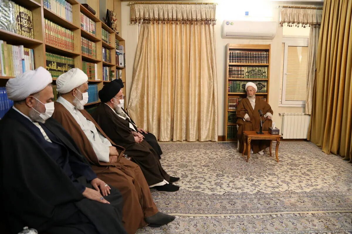 آیت الله خاتمی با ماسک در دیدار با آیت الله مکارم | تصاویر