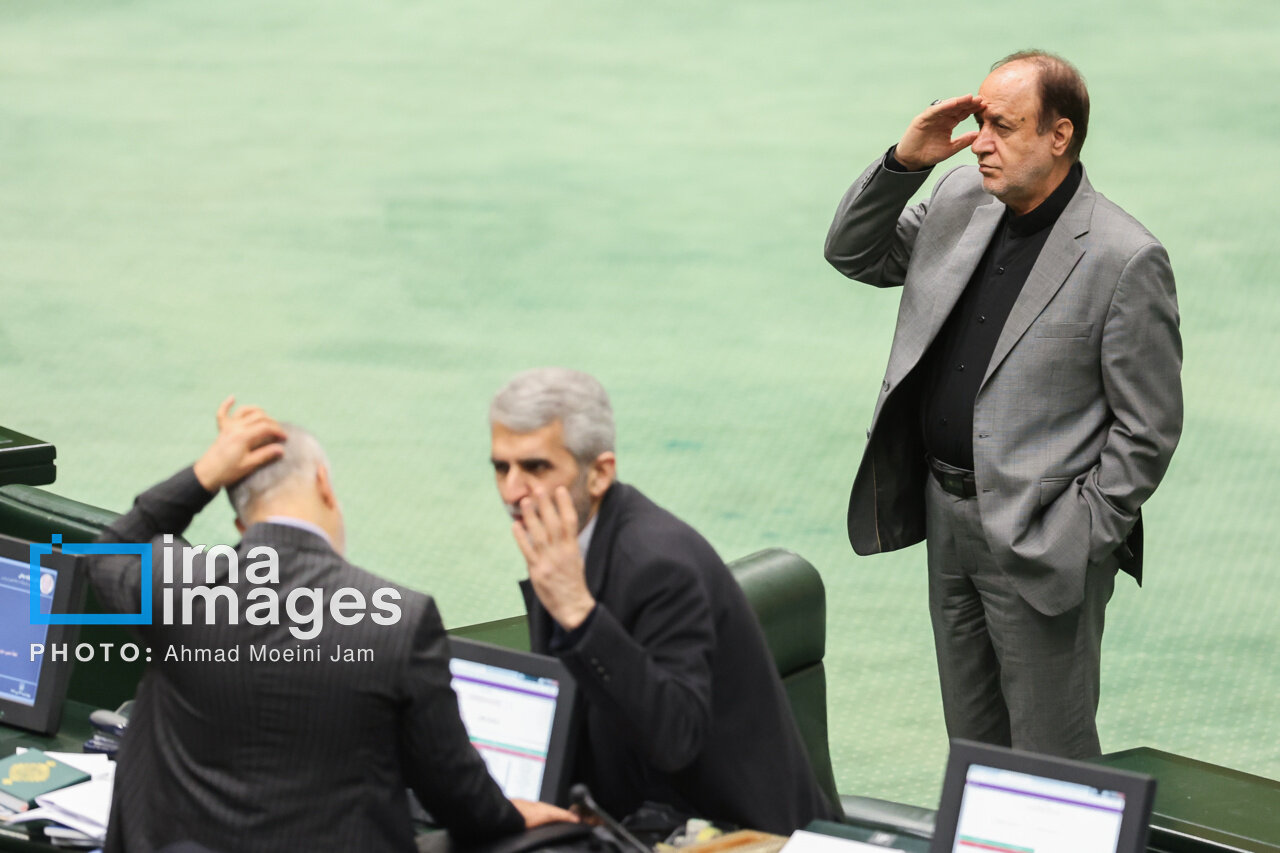 سلام نظامی نایب رئیس مجلس در صحن علنی | عکس