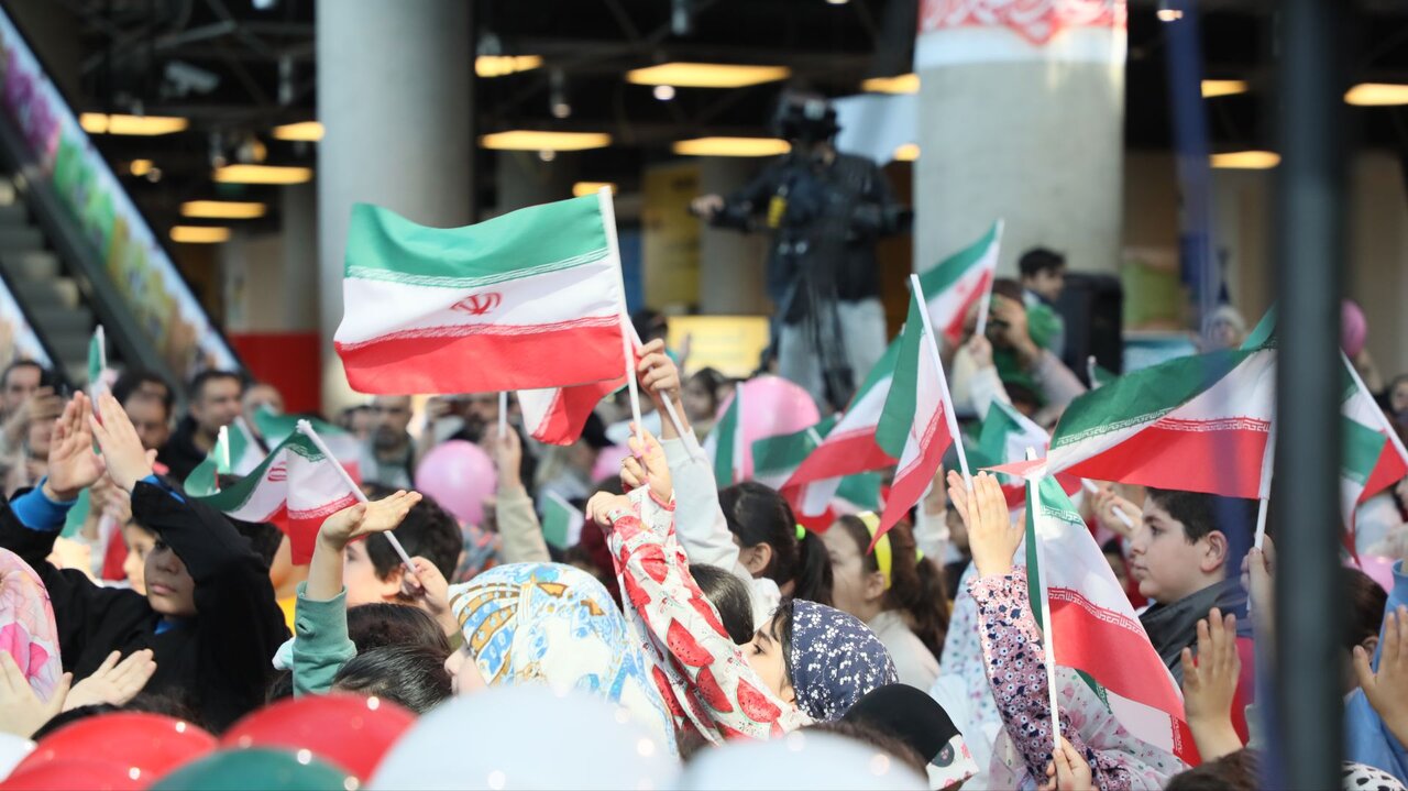 برپایی جشن ویژه مبعث در باغ کتاب تهران+ عکس