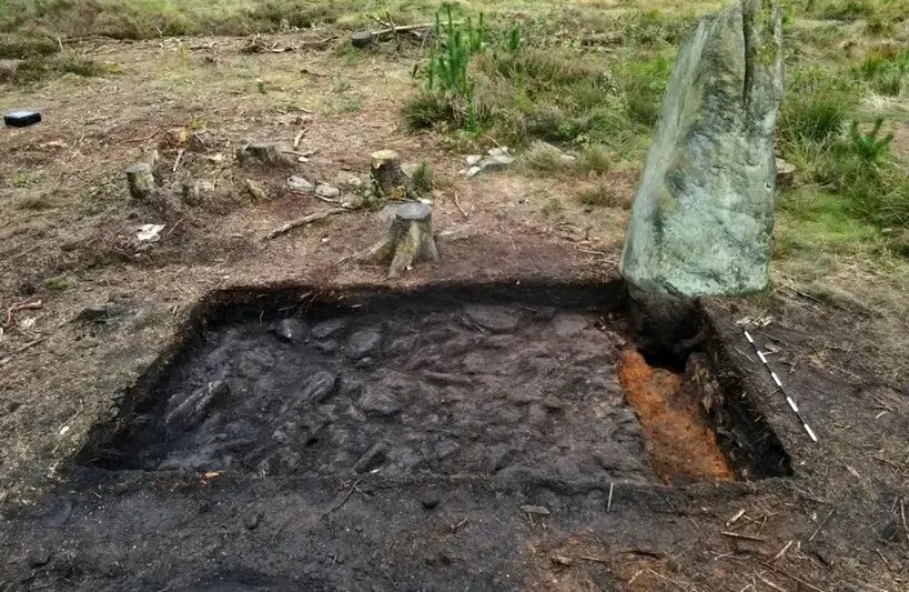 این تخته‌سنگ معمولی مکان آیینی ۳۷۰۰ ساله بود | عکس