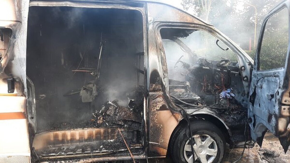 آتش زدن آمبولانس