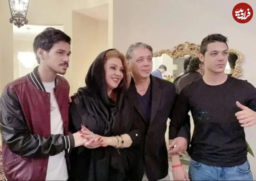 تصویری خاطره انگیز از «نسرین مقانلو» در کنار همسر و پسرانش | عکس