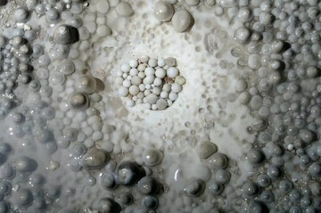 کشف «مرواریدهای غار» در تونل باستانی