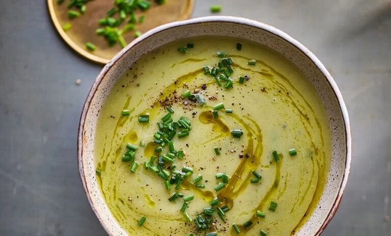 سوپ کرفس ؛ انتخابی دلچسب، سبک و گرم برای هوای برفی