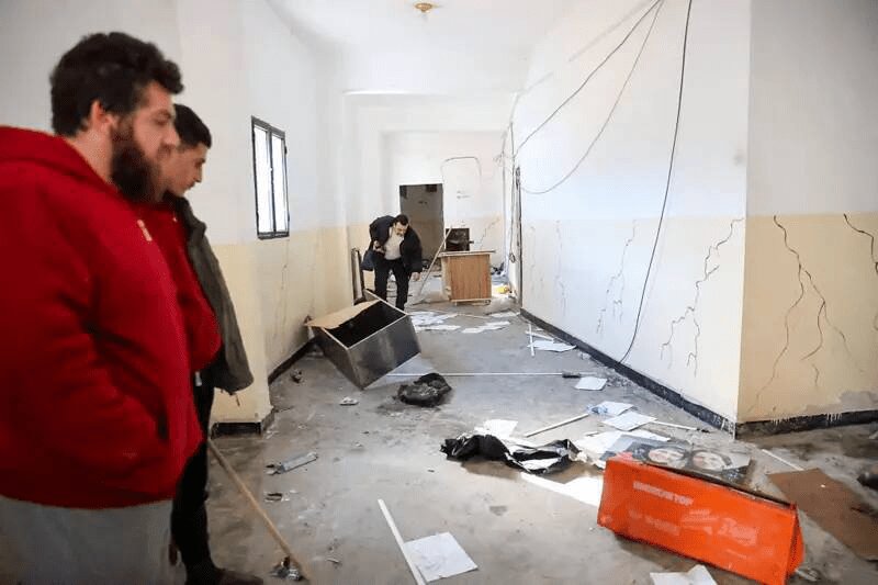 جنجال فرار دسته جمعی از زندان + عکس؛ چند زندانی دوباره دستگیر شدند؟ | ۲ روایت متضاد از فرار گسترده داعشیها از الشدادی