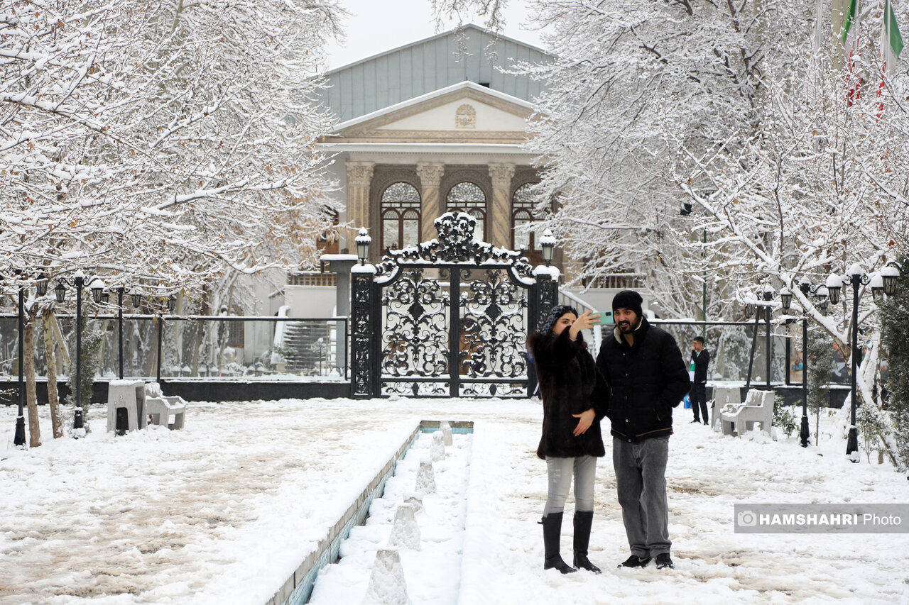 شدت بارش برف در سعادتآباد تهران | ببینید برف